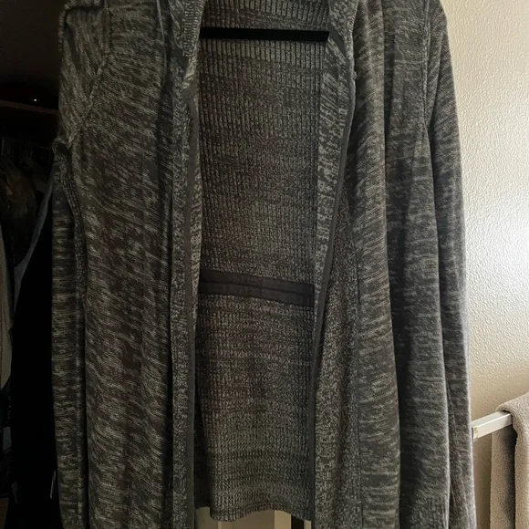 Lululemon sweater size 6 worn once - Picture 3 of 5